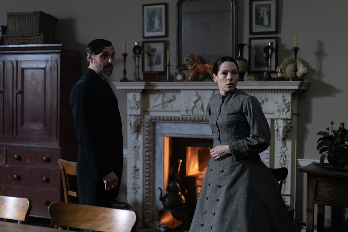 Liam Garrigan as Fletcher; Elaine Cassidy as Davison
