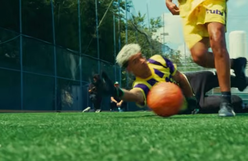 First Look: 'Deestroying The Pitch' (Video)