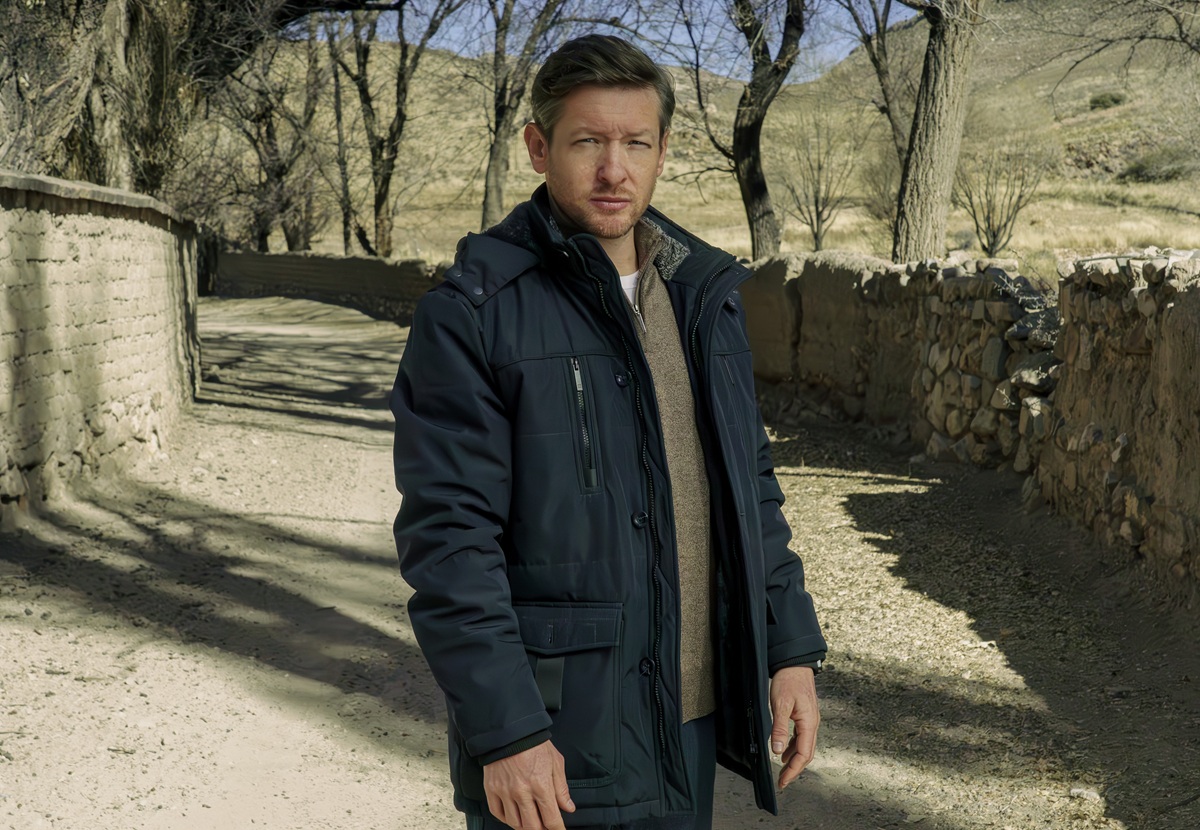 Gustavo Bassani as Román