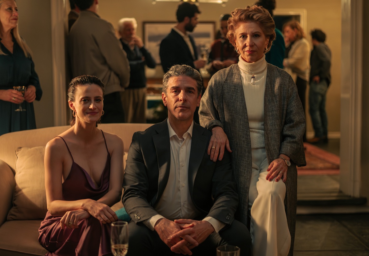 (L to R) Mónica Antonópulos as Lucrecia, Leonardo Sbaraglia as Fernando, Alejandra Flechner as Irene